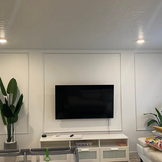 Wall molding installed in a Tv room